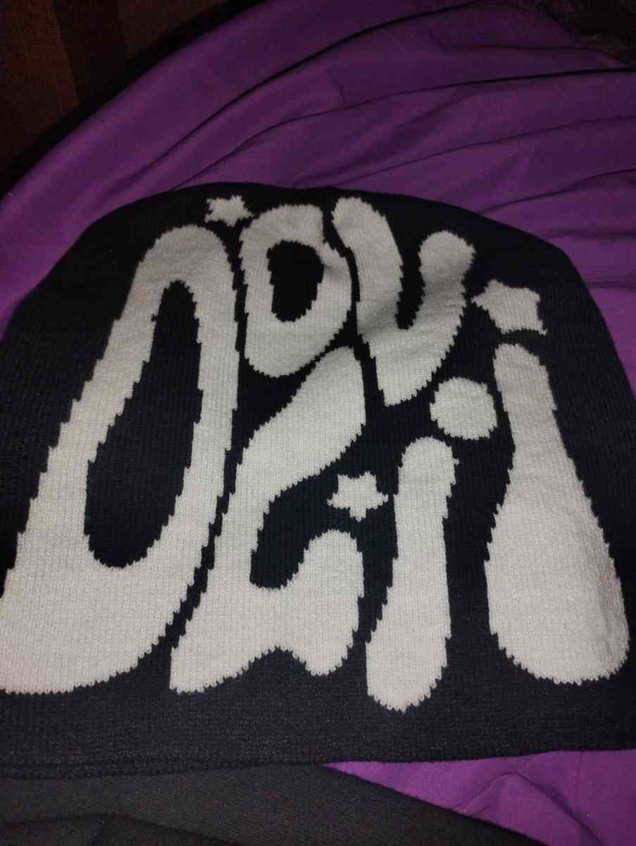 2 new hats - Saint Joseph, Missouri - FleaMarketBay