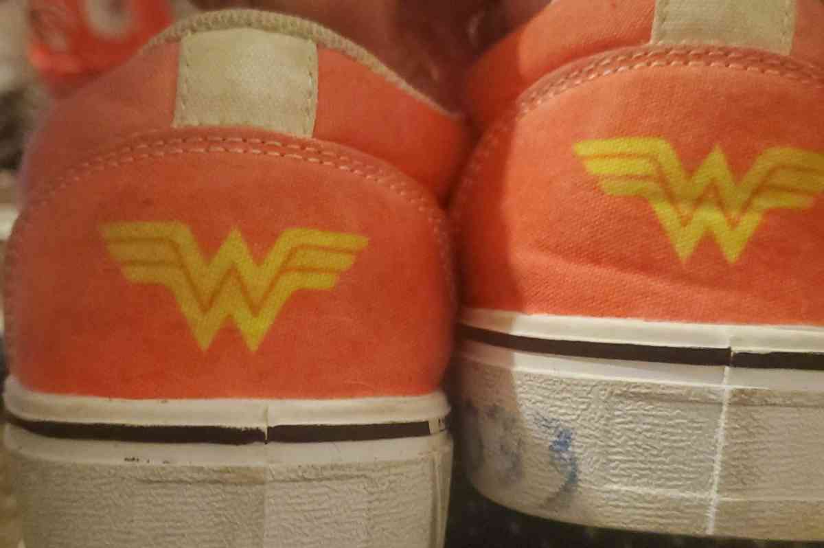 Wonder Woman vans slip on style shoes size womens 9 - Glendale, Arizona - FleaMarketBay