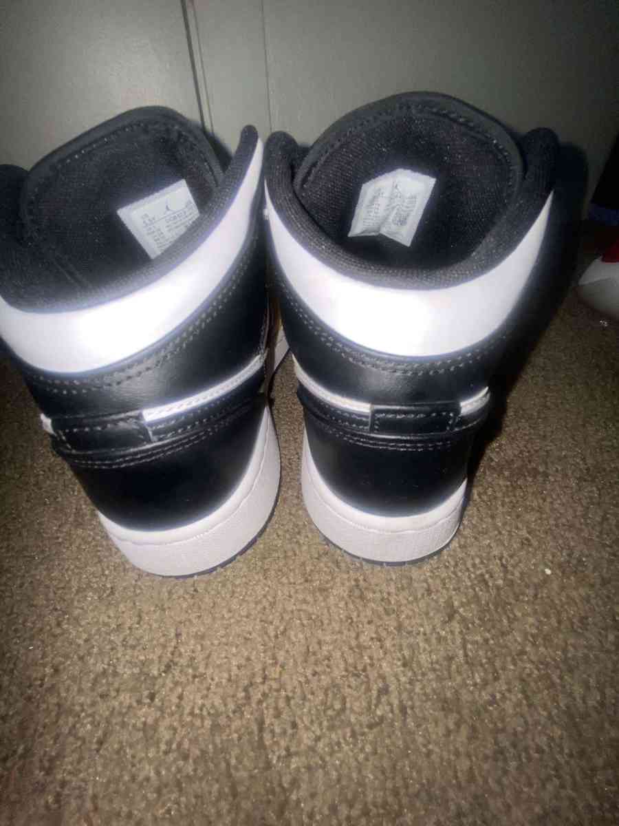 Air Jordan 1 Mid - Admire, Kansas - FleaMarketBay