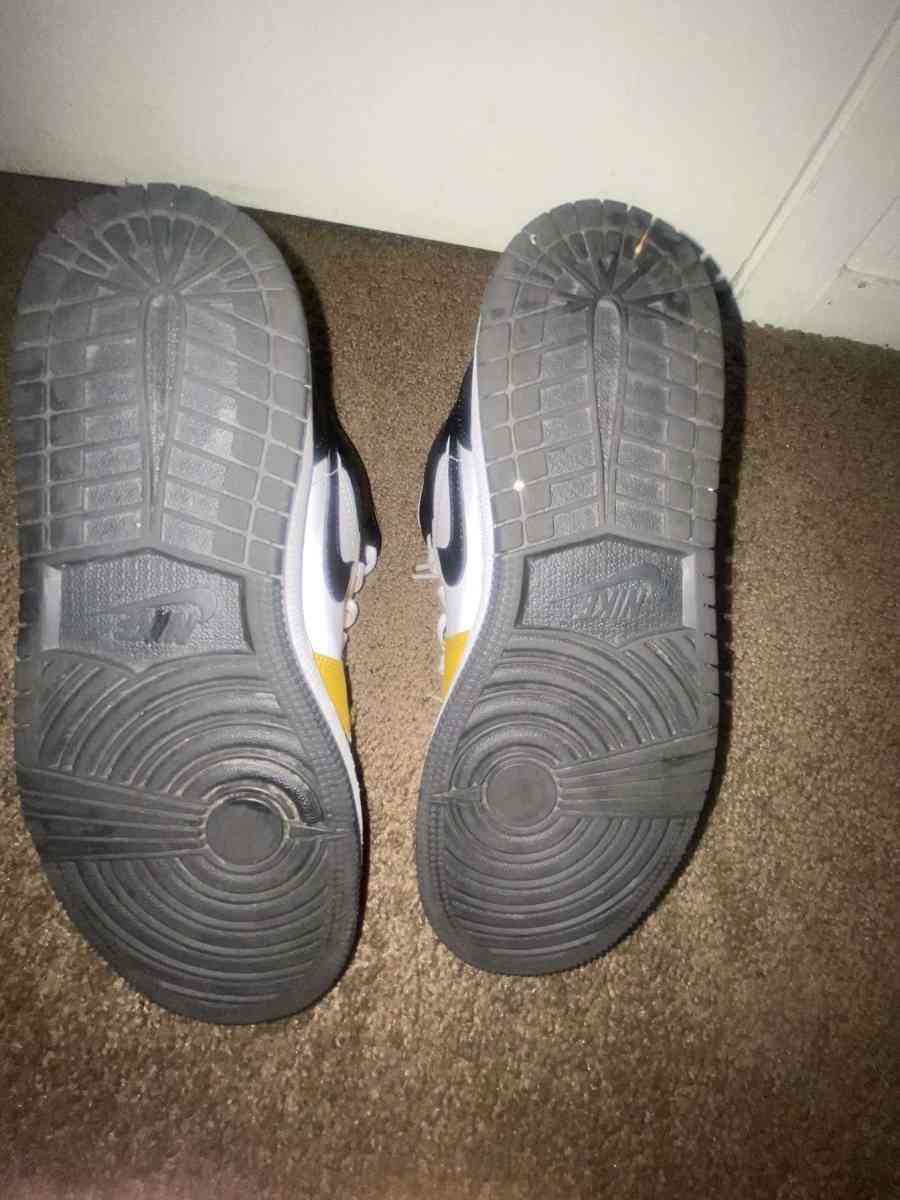 Air Jordan 1 Mid - Admire, Kansas - FleaMarketBay