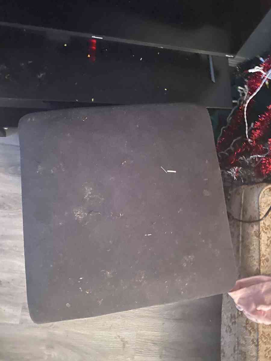 couch - Fayetteville, Arkansas - FleaMarketBay