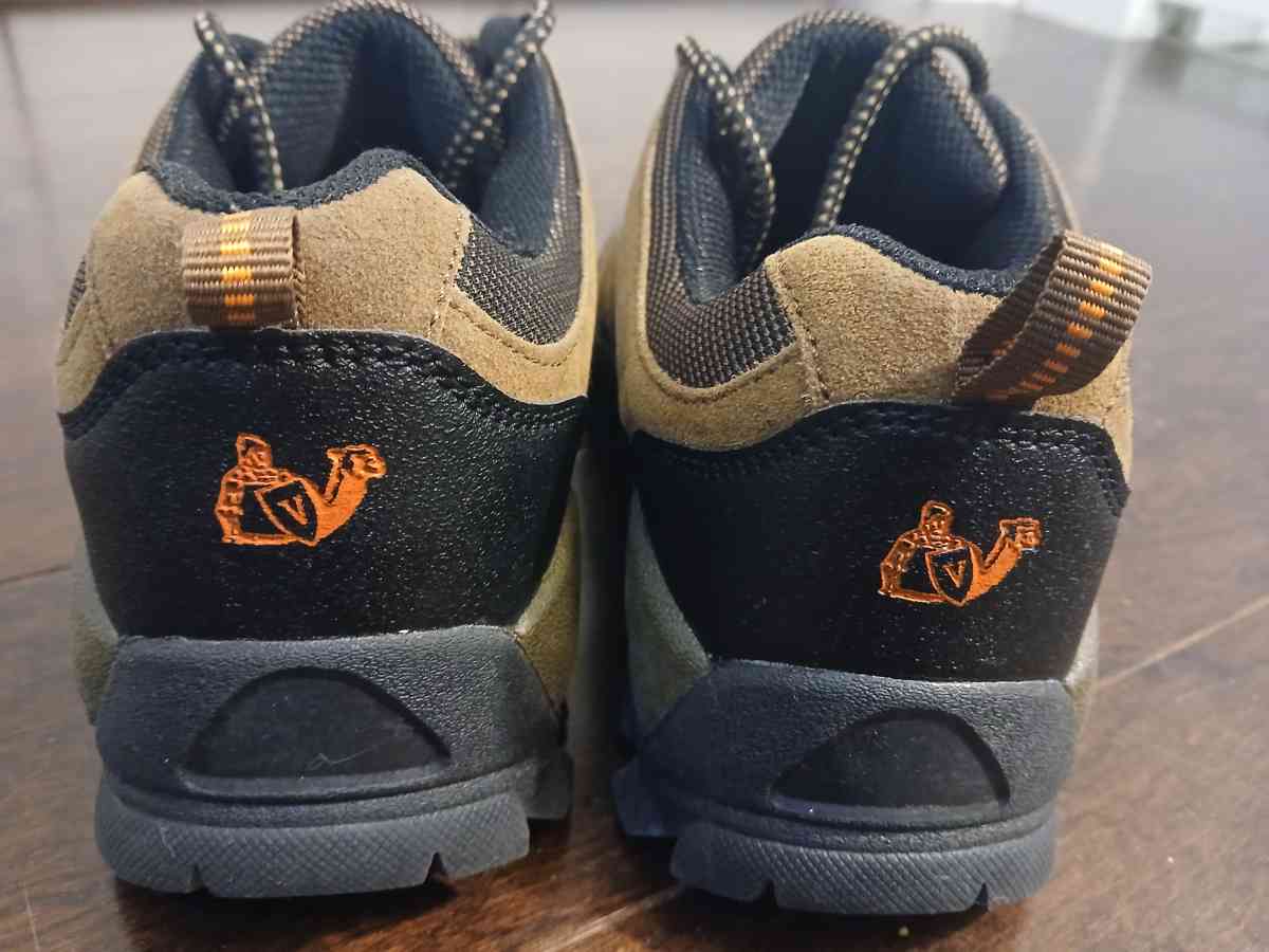 QI Feng women hiking shoes size 7 - Indianapolis, Indiana - FleaMarketBay