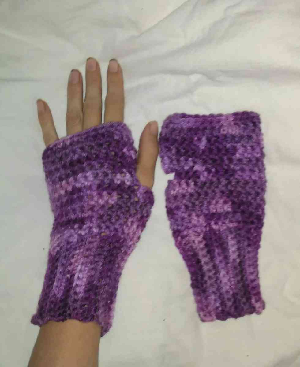 Beautiful Warm Fingerless Gloves - Suffolk, Virginia