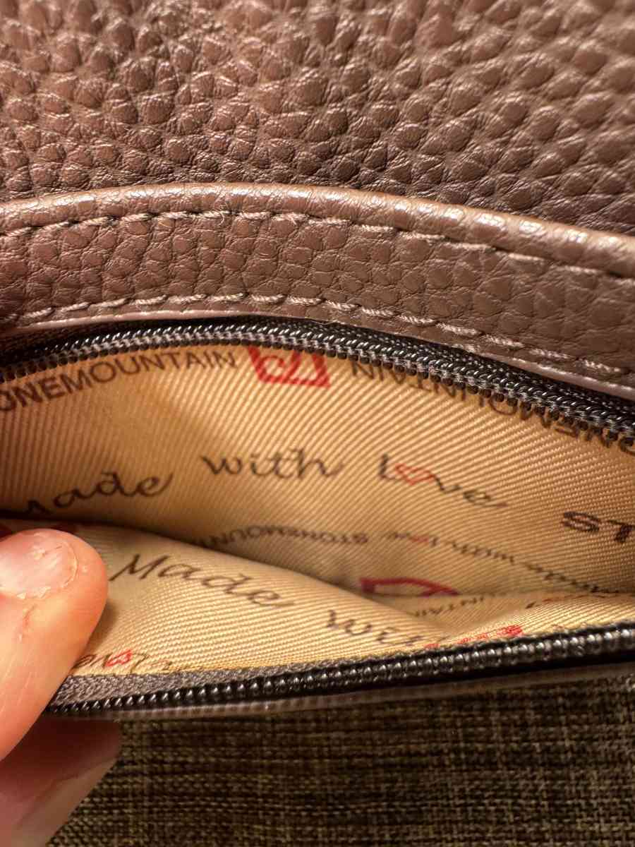 2038Stone Mountain Card Holder Brown Pebble Leather Embossed - Gallatin, Tennessee - FleaMarketBay