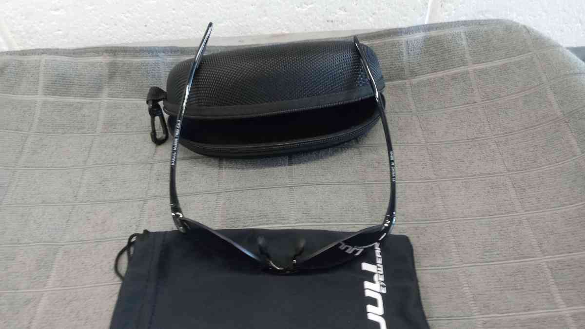 the sunglasses type aviator 58 m - Atherton, California - FleaMarketBay