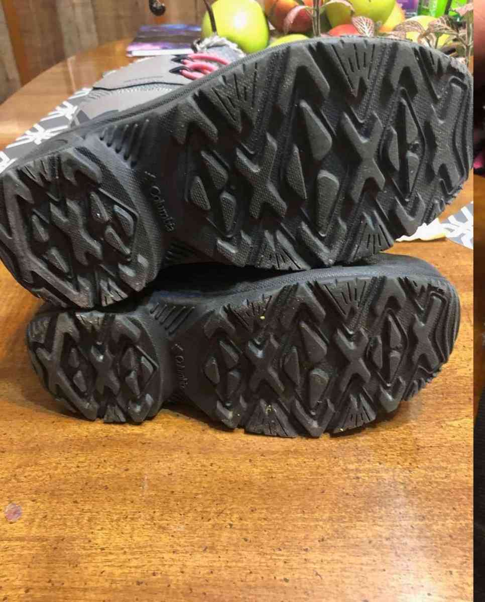 Columbia winter boots size 4 - Boone, Iowa - FleaMarketBay