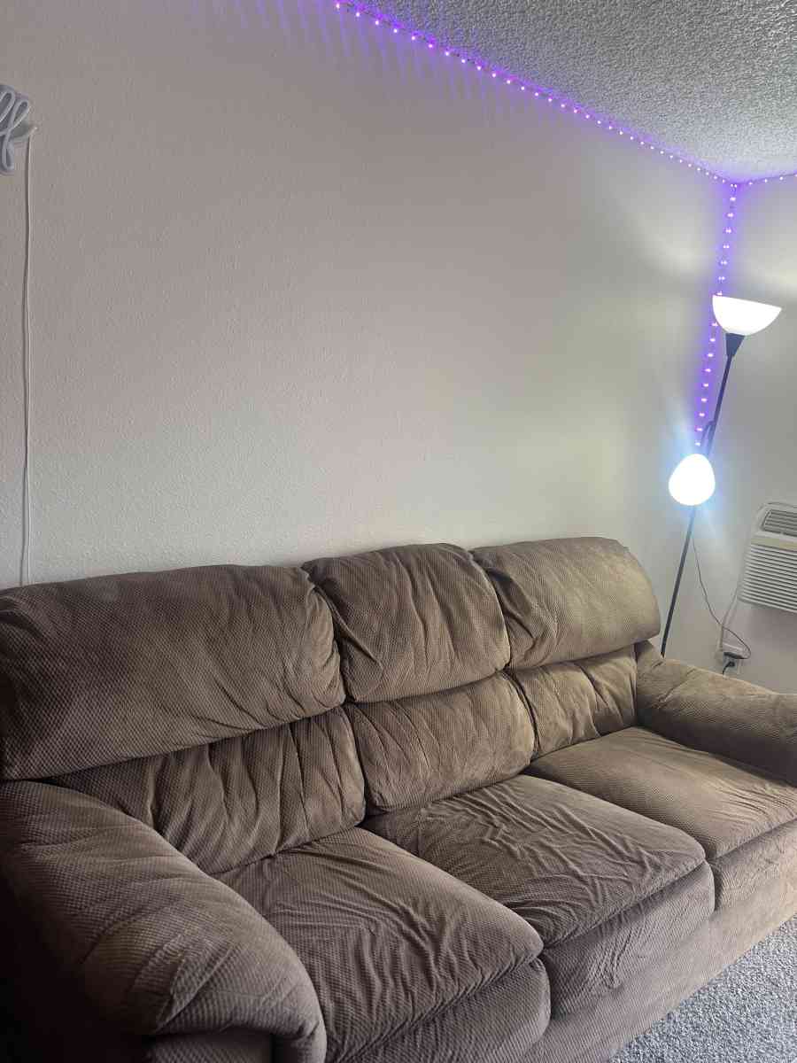 couch - Colorado Springs, Colorado - FleaMarketBay