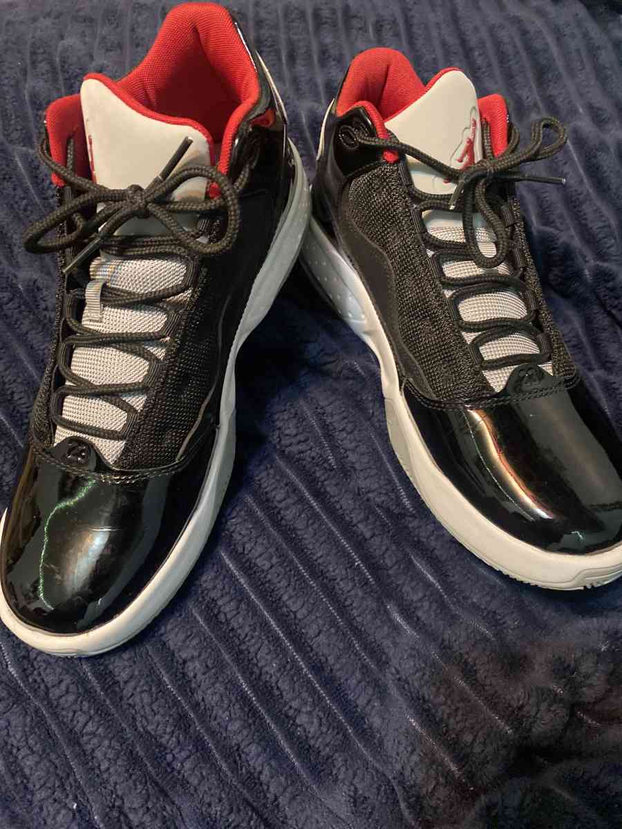 Im selling Jordan shoes - Clearwater, Florida