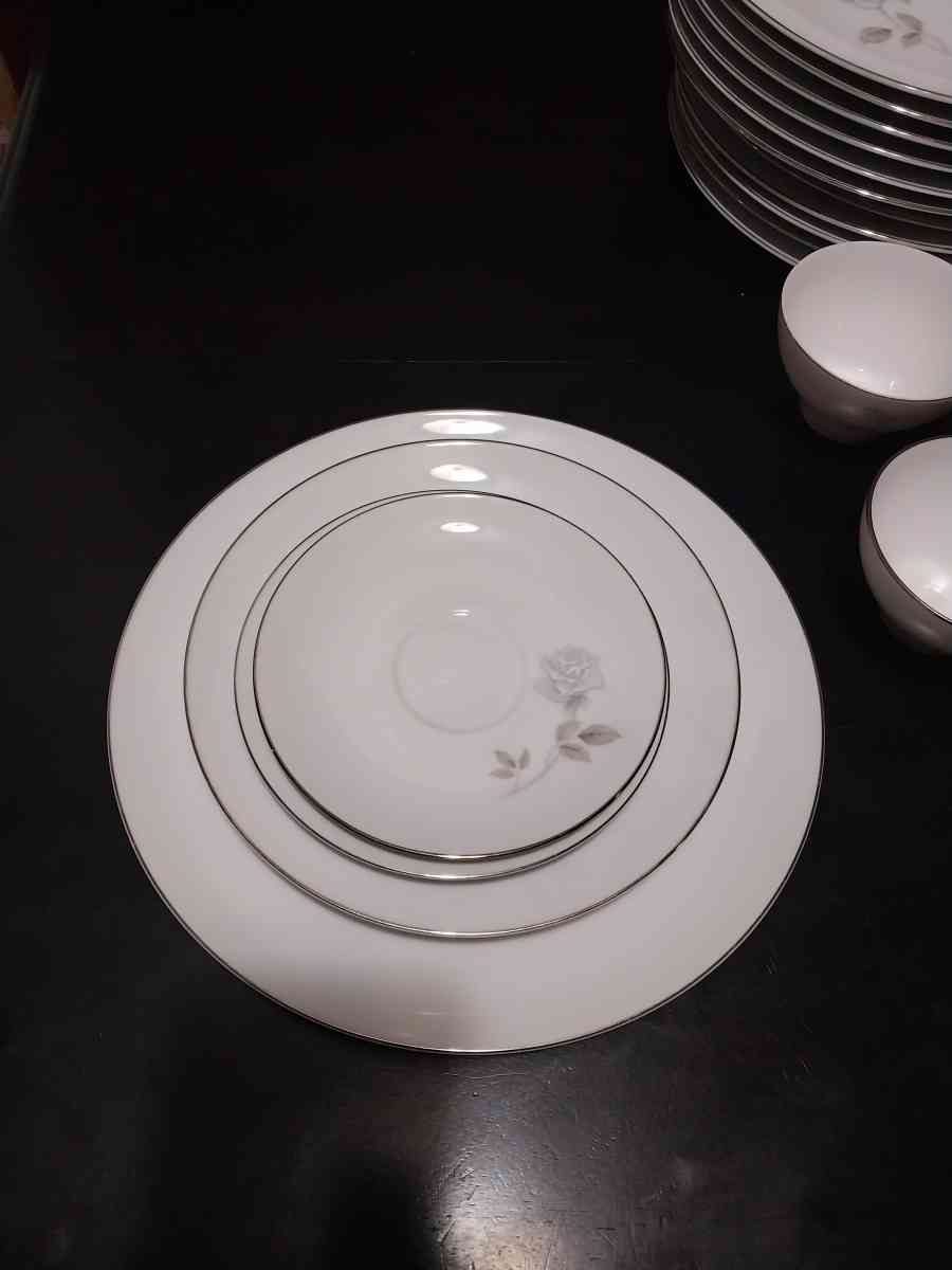 Noritake china Dinner set - Marengo, Iowa - FleaMarketBay