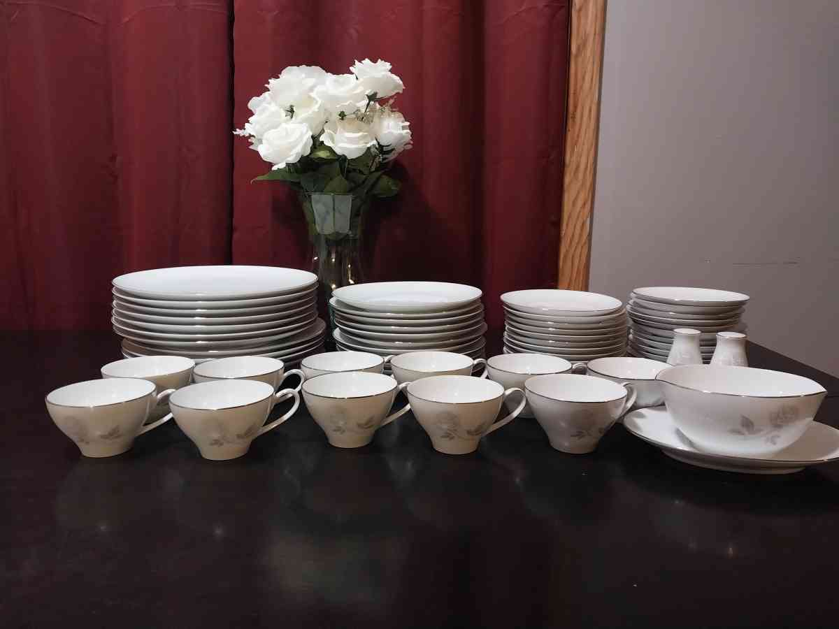 Noritake china Dinner set - Marengo, Iowa