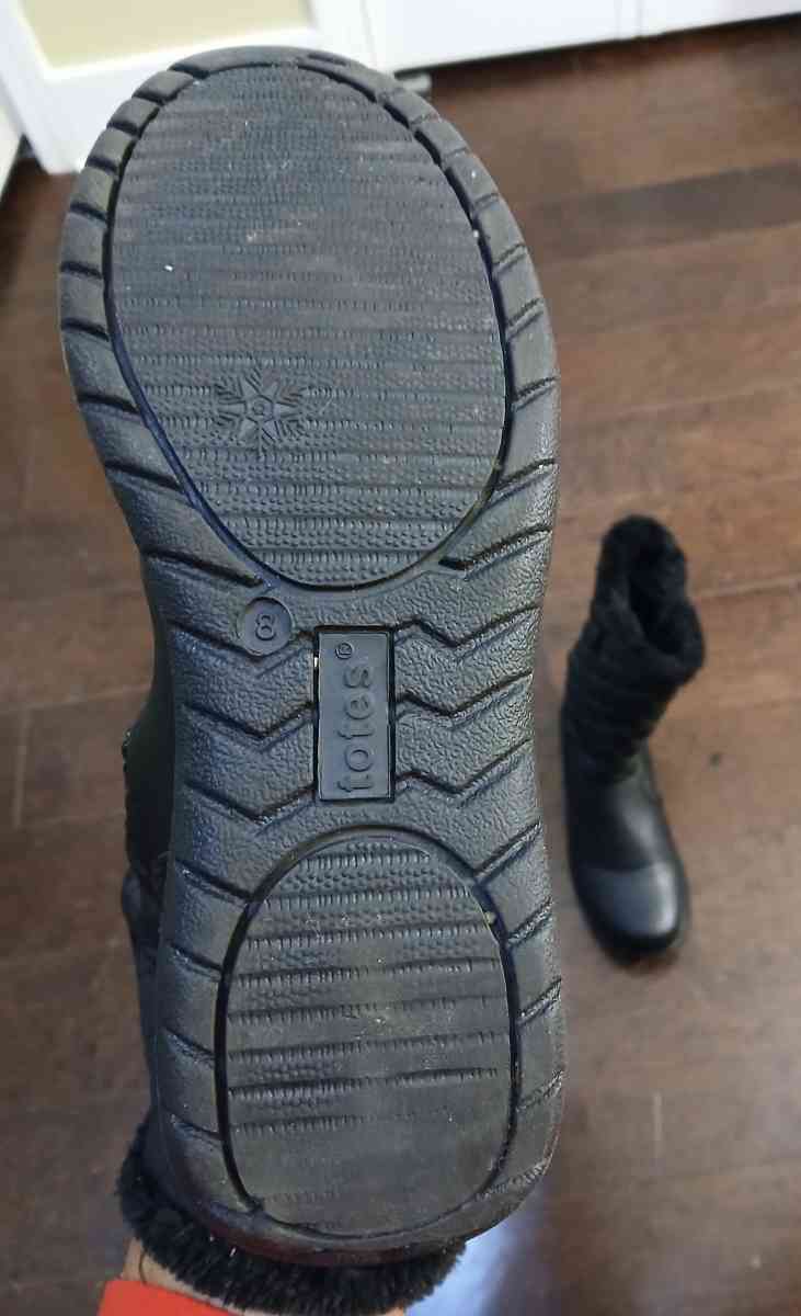 Totes Snow boots for women size 8m - Indianapolis, Indiana - FleaMarketBay
