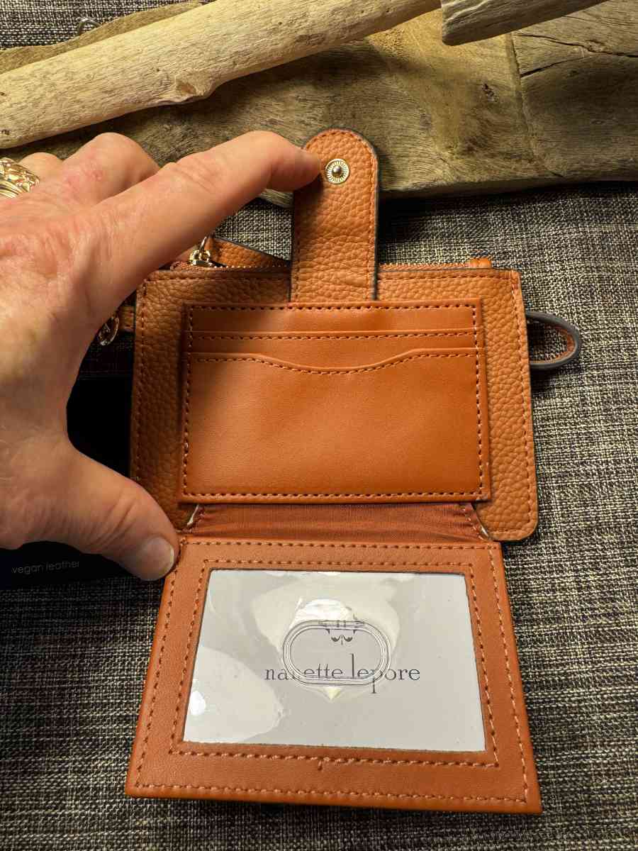 2010PRTT Nanette Lepore Kerri Pebble Card case with Wrist St - Gallatin, Tennessee - FleaMarketBay