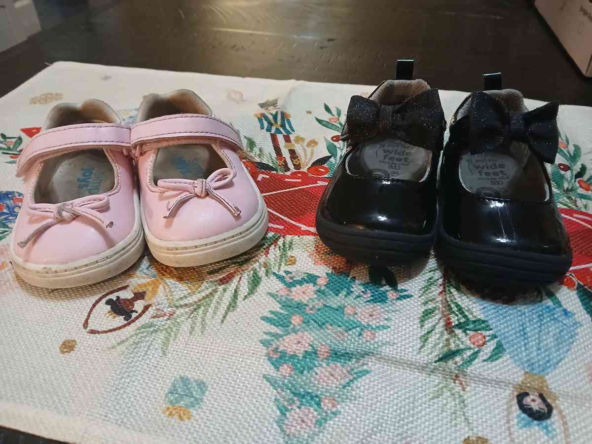 2 pairs of baby shoes size 3 - Indianapolis, Indiana - FleaMarketBay