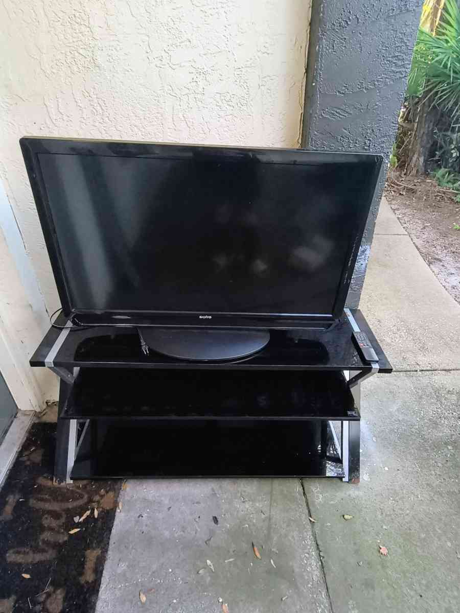 Sanyo TV and Entertainment Center Bundle - Daytona Beach, Florida - FleaMarketBay