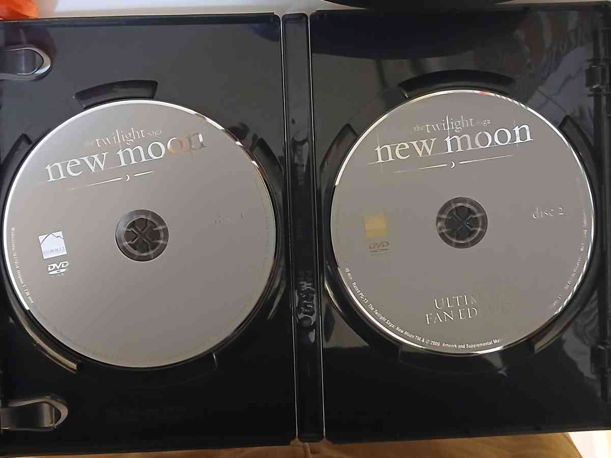Twilight Saga  2 New Moon DVDs - Indianapolis, Indiana - FleaMarketBay