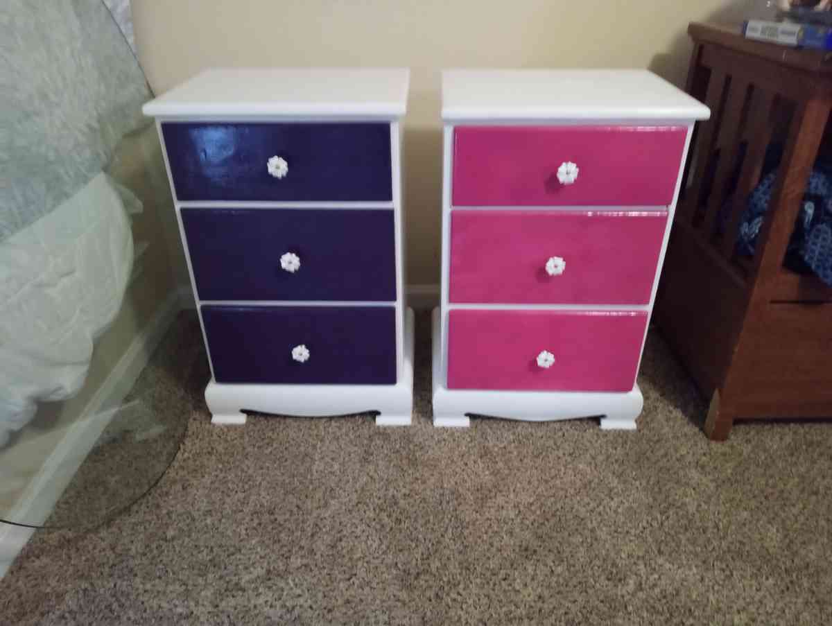 2 hand refurbished nightstands - Gulfport, Mississippi