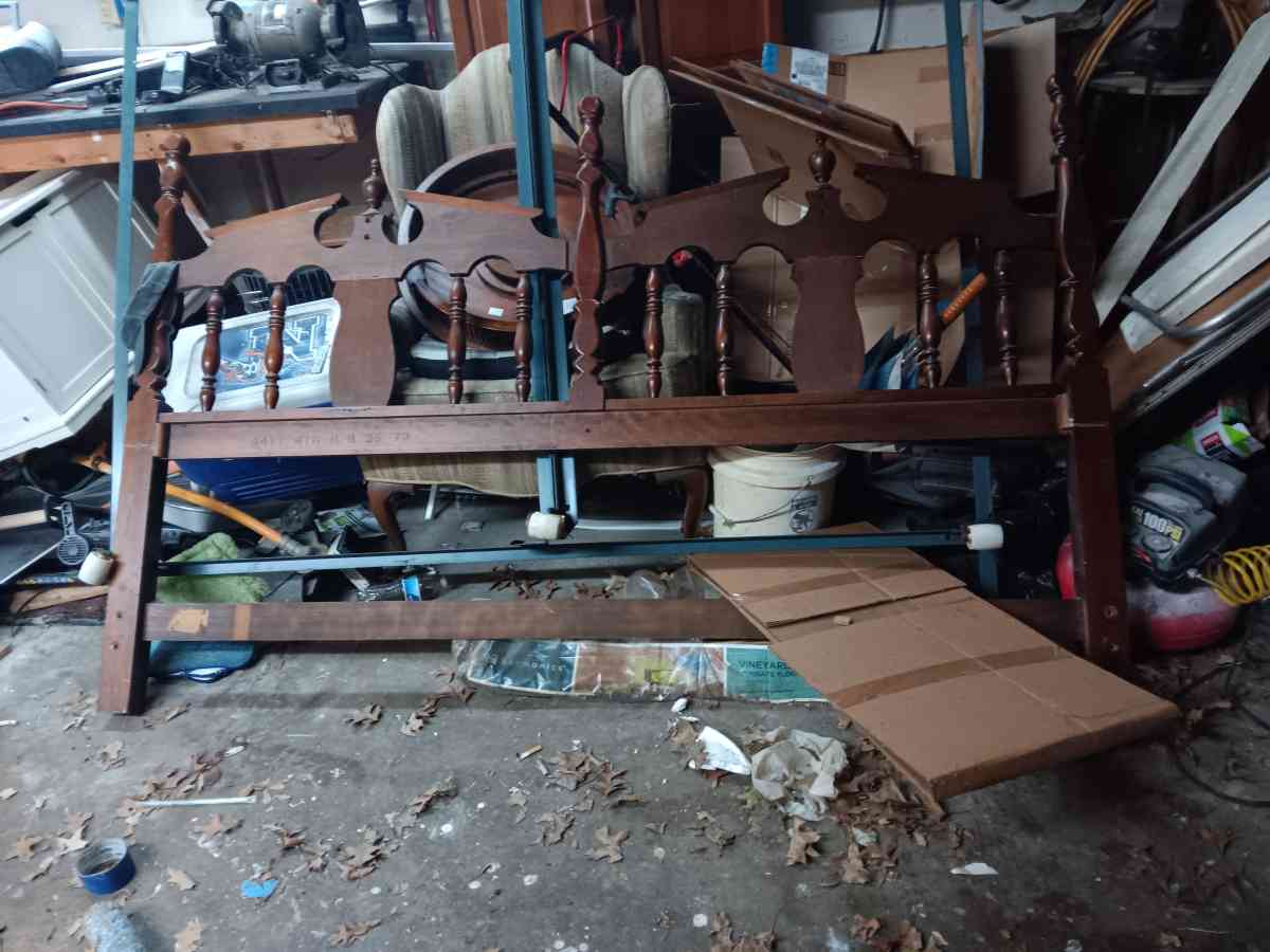 king size bed frame with headboard - Memphis, Tennessee - FleaMarketBay