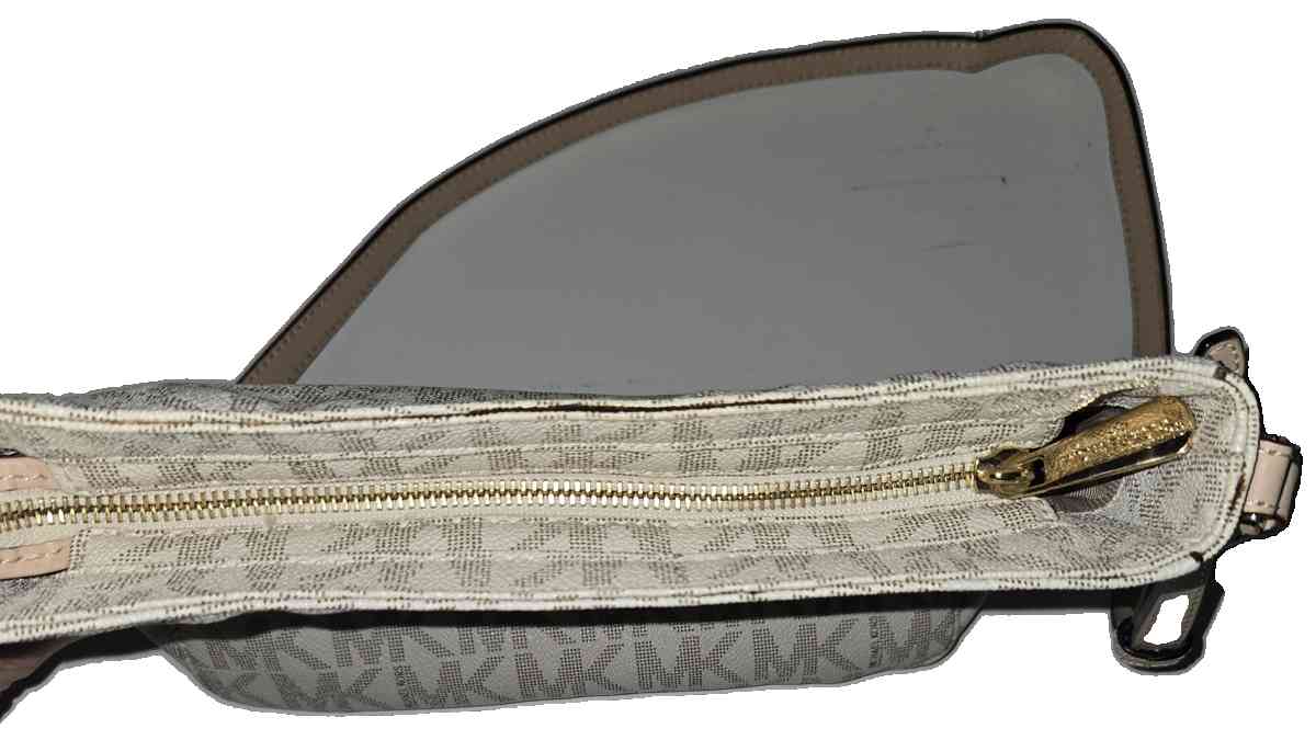 Michael KORS HANDBAG - Indianapolis, Indiana - FleaMarketBay