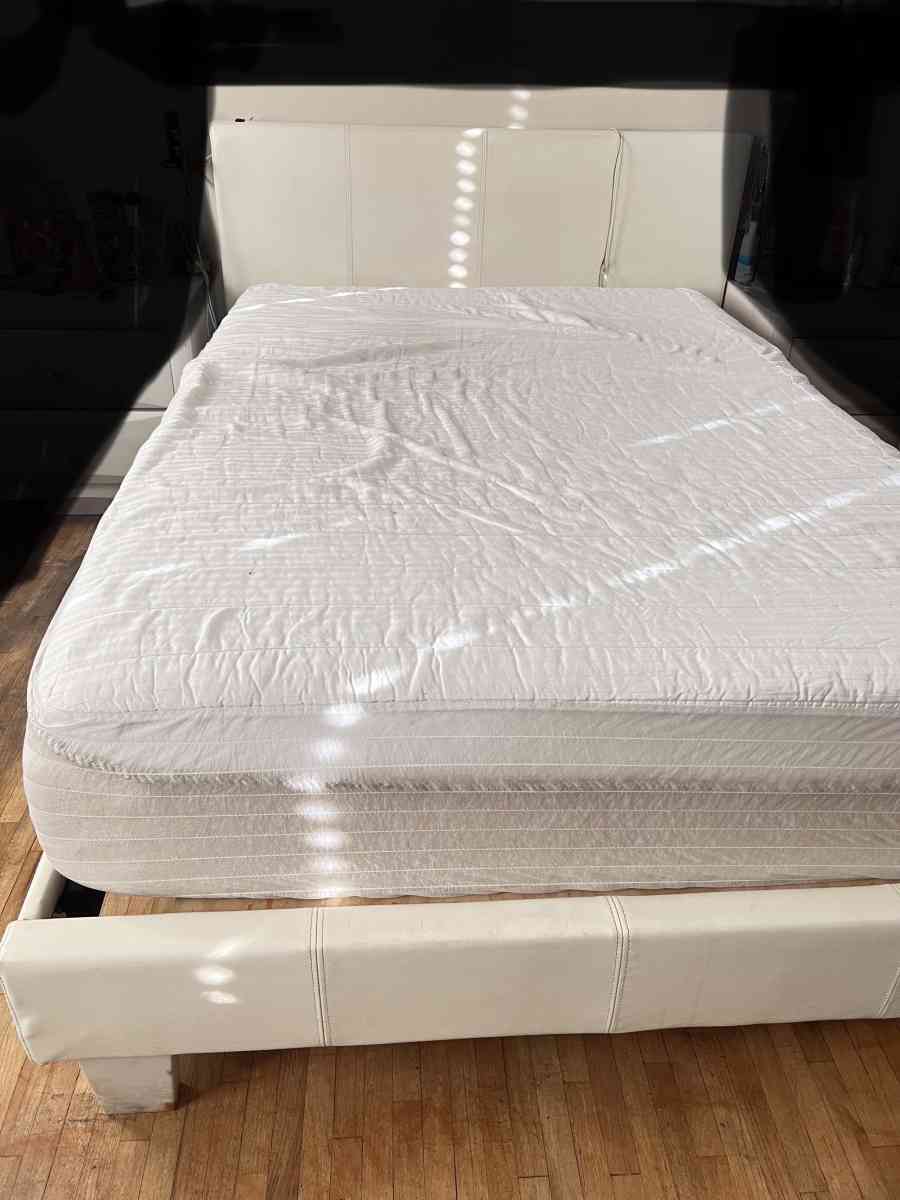 full size bed - Canoga Park, California - FleaMarketBay