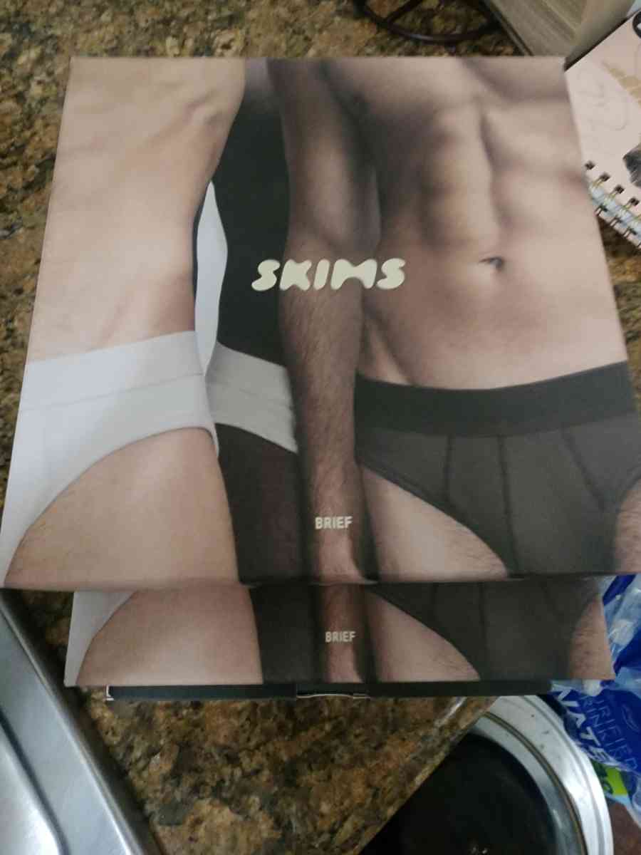 skims - Pasadena, California - FleaMarketBay