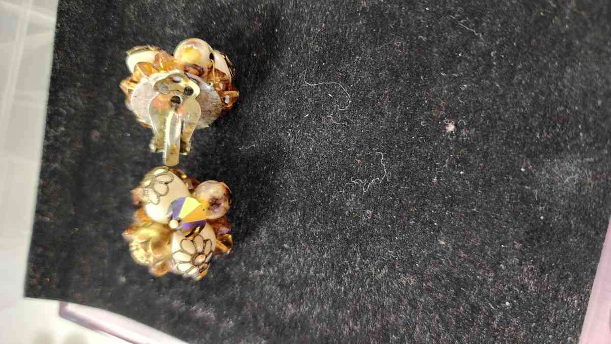 Handmade Braclets and more porch pickup only Vintiage - High Point, North Carolina - FleaMarketBay