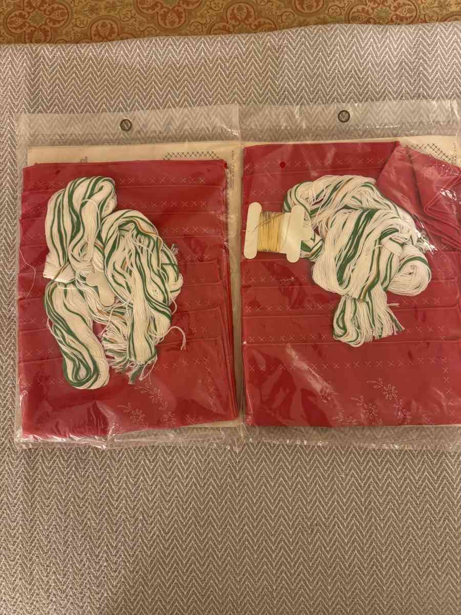 2018HMT Two New  Bucilla Christmas Needlecraft 8 Piece Lunch - Gallatin, Tennessee - FleaMarketBay