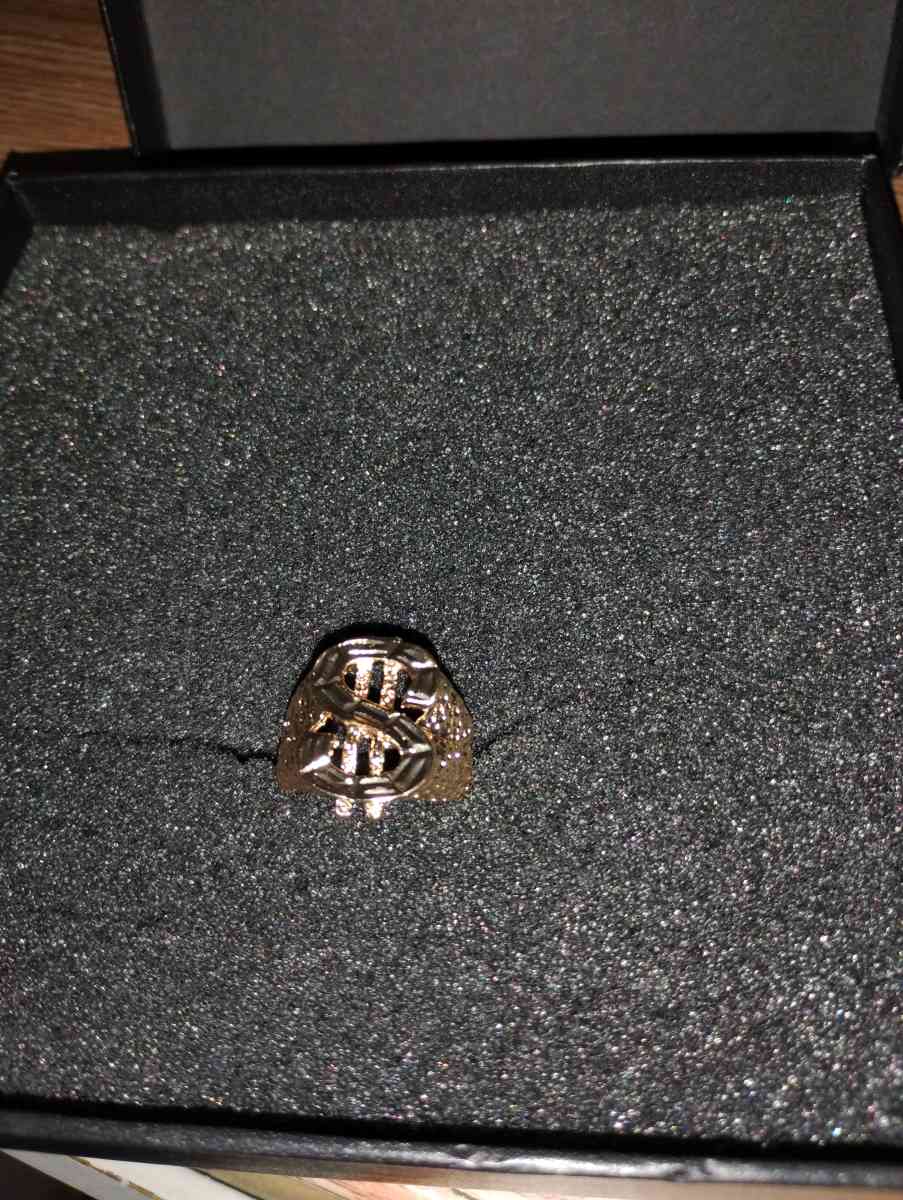 neckless with ring size 10 - Saint Joseph, Missouri - FleaMarketBay