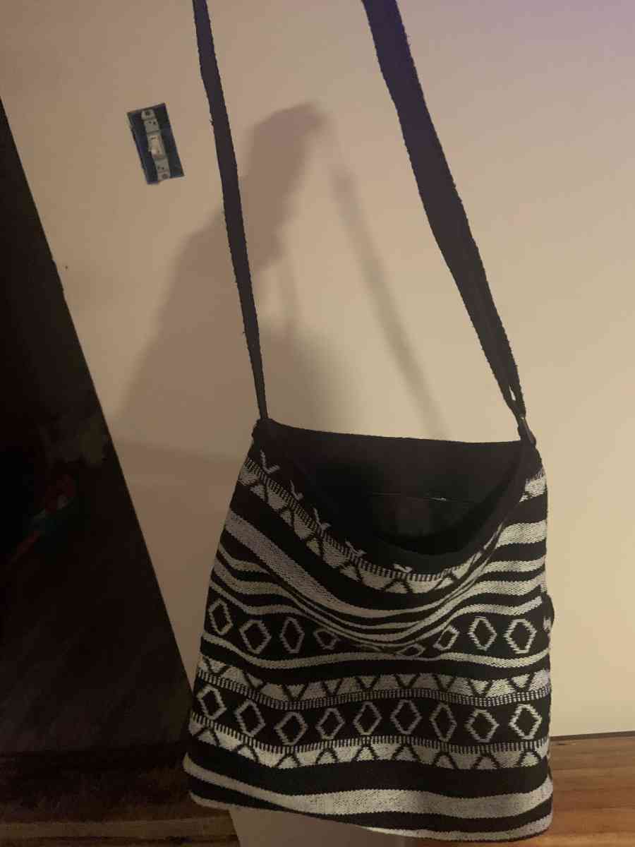 purse or bag - Mount Pleasant, Tennessee - FleaMarketBay