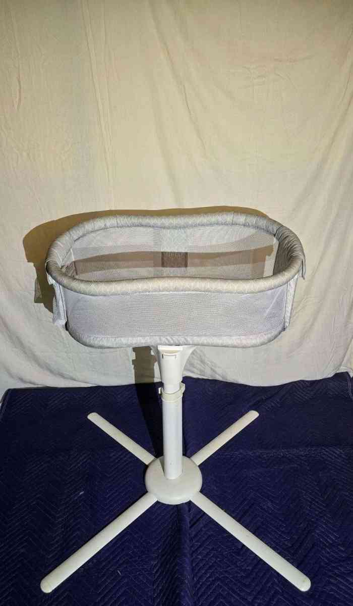halo swivel bassinet - Burleson, Texas - FleaMarketBay