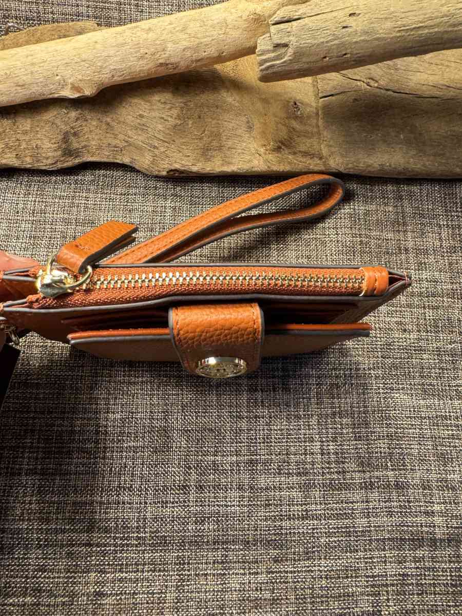 2010PRTT Nanette Lepore Kerri Pebble Card case with Wrist St - Gallatin, Tennessee - FleaMarketBay