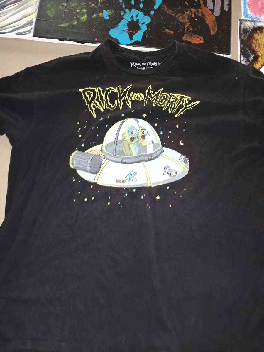 mens tshirts size large and XL  and jeans shorts size 36 - Terre Haute, Indiana - FleaMarketBay