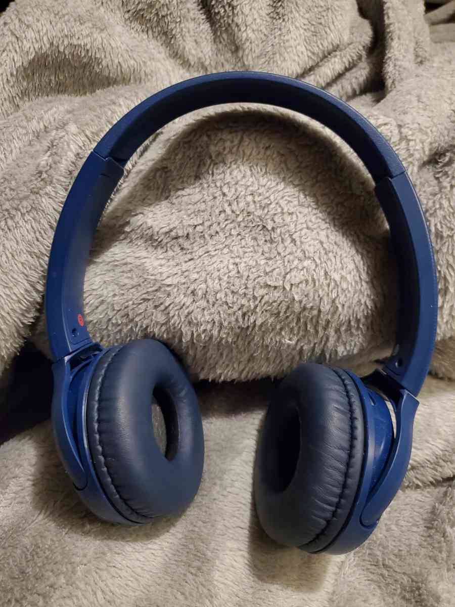 Sony Headphones - Wheeling, West Virginia - FleaMarketBay