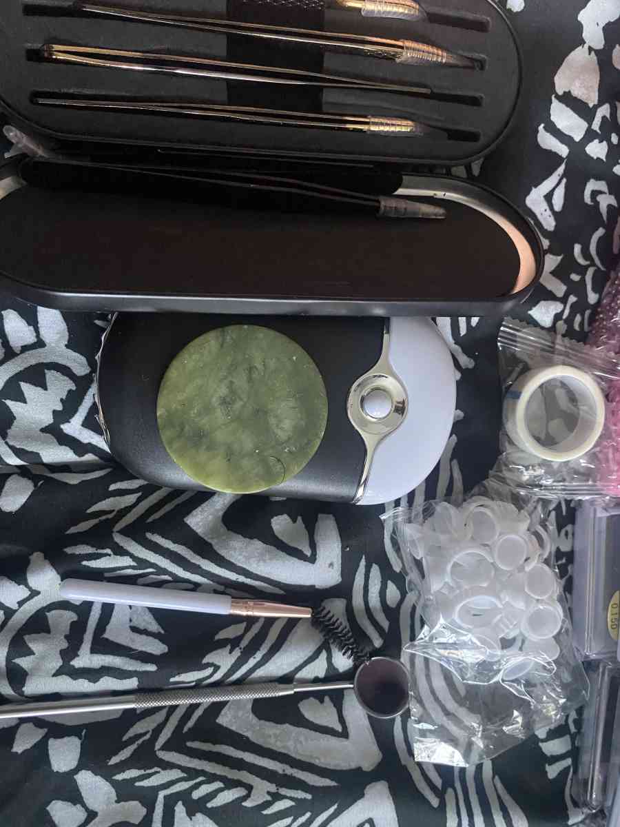 Eyelashes - Brooklyn, New York - FleaMarketBay