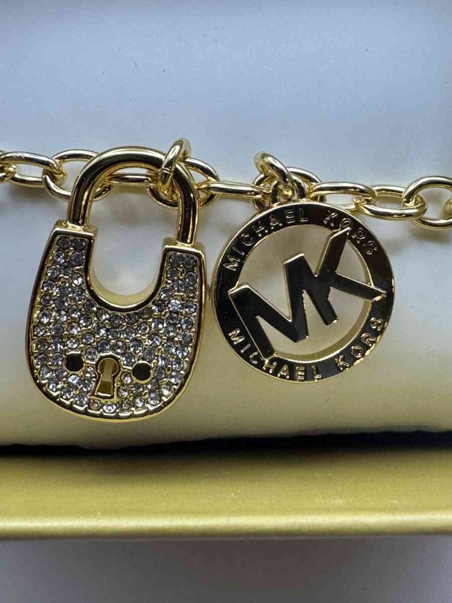 2009AIRT Michael Kors Pave Padlock Logo Chain Bracelet Goldt - Gallatin, Tennessee - FleaMarketBay