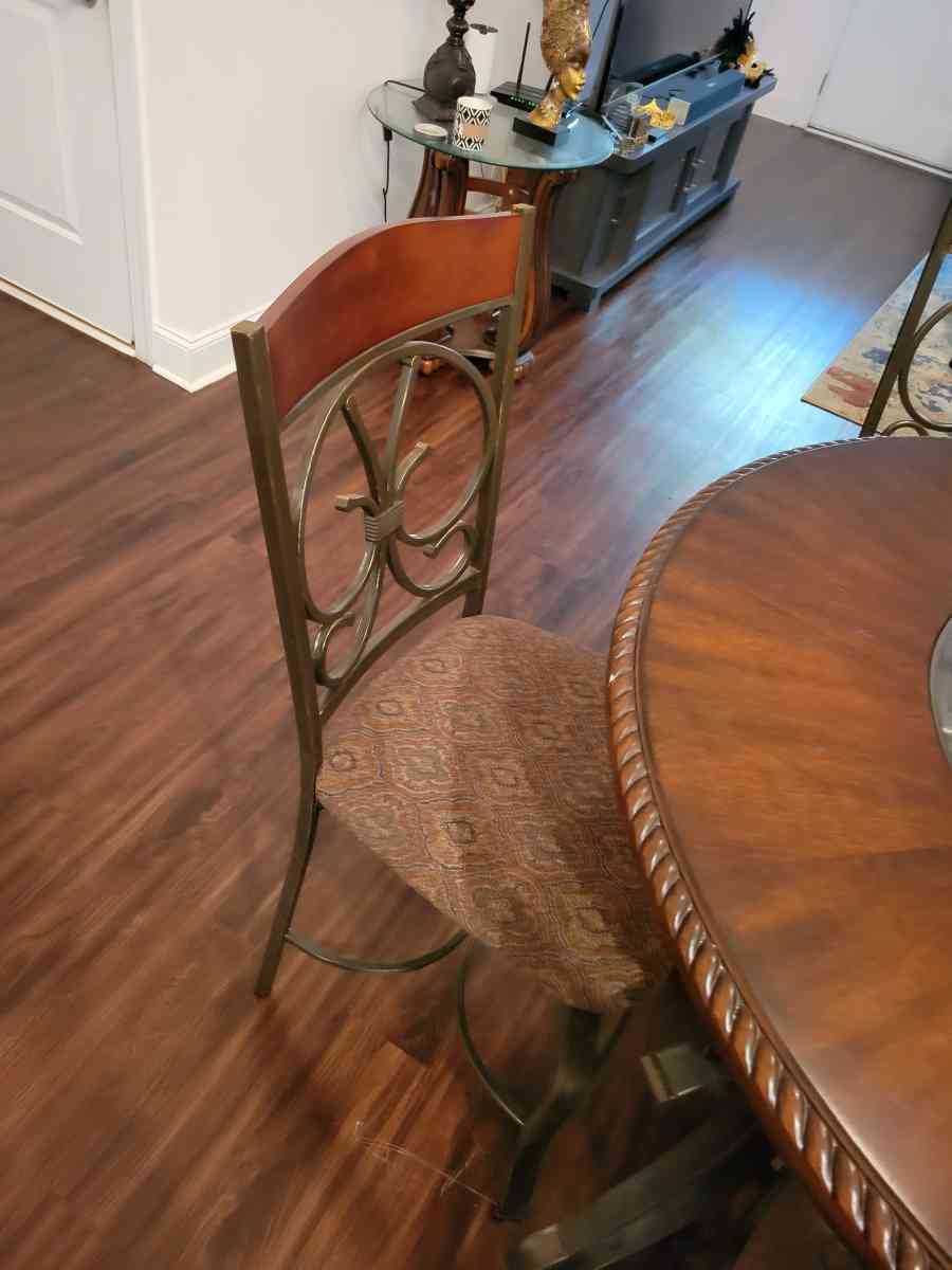 dinner table - Williamston, South Carolina - FleaMarketBay