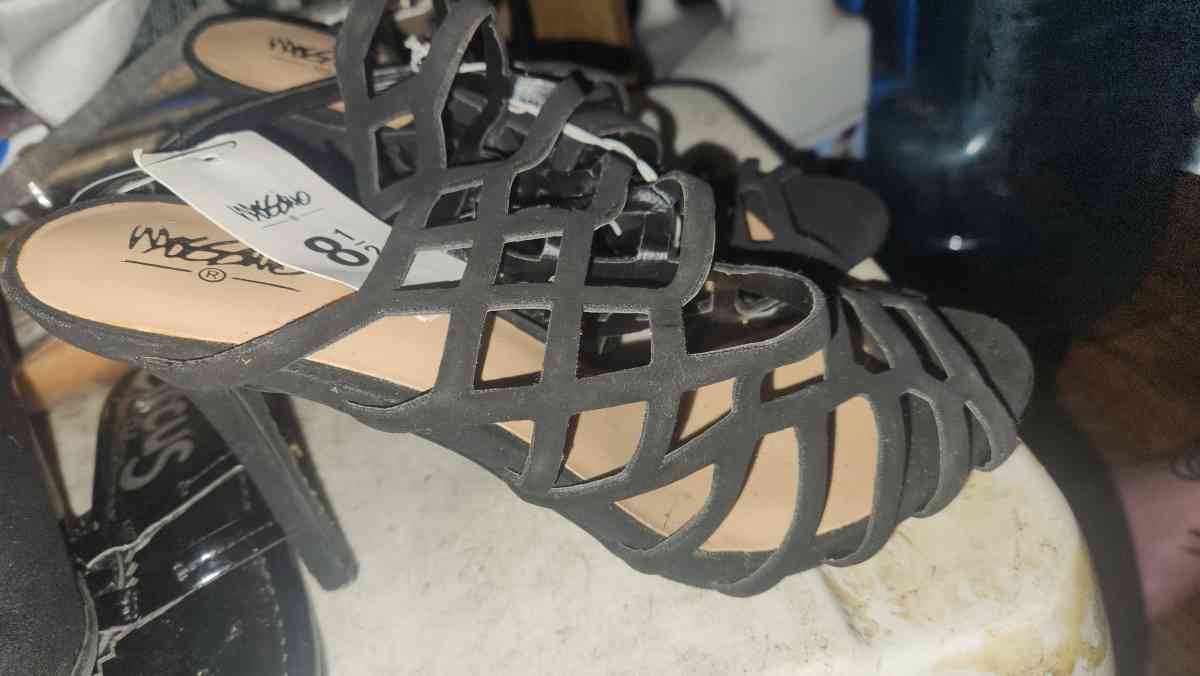 brand new black heels - Oakland, California - FleaMarketBay
