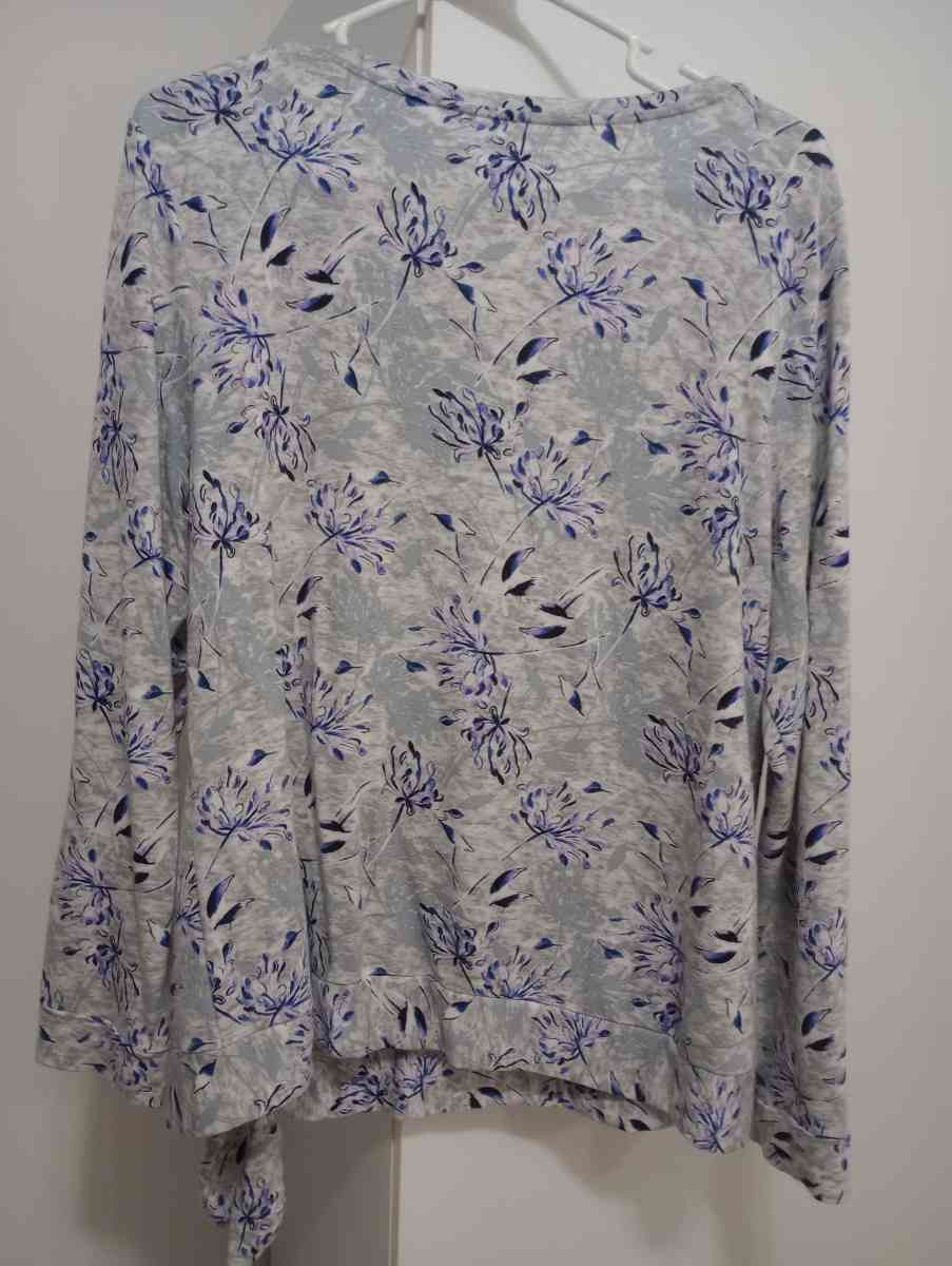 Womans Long Sleeve Blouse - Augusta, Georgia - FleaMarketBay