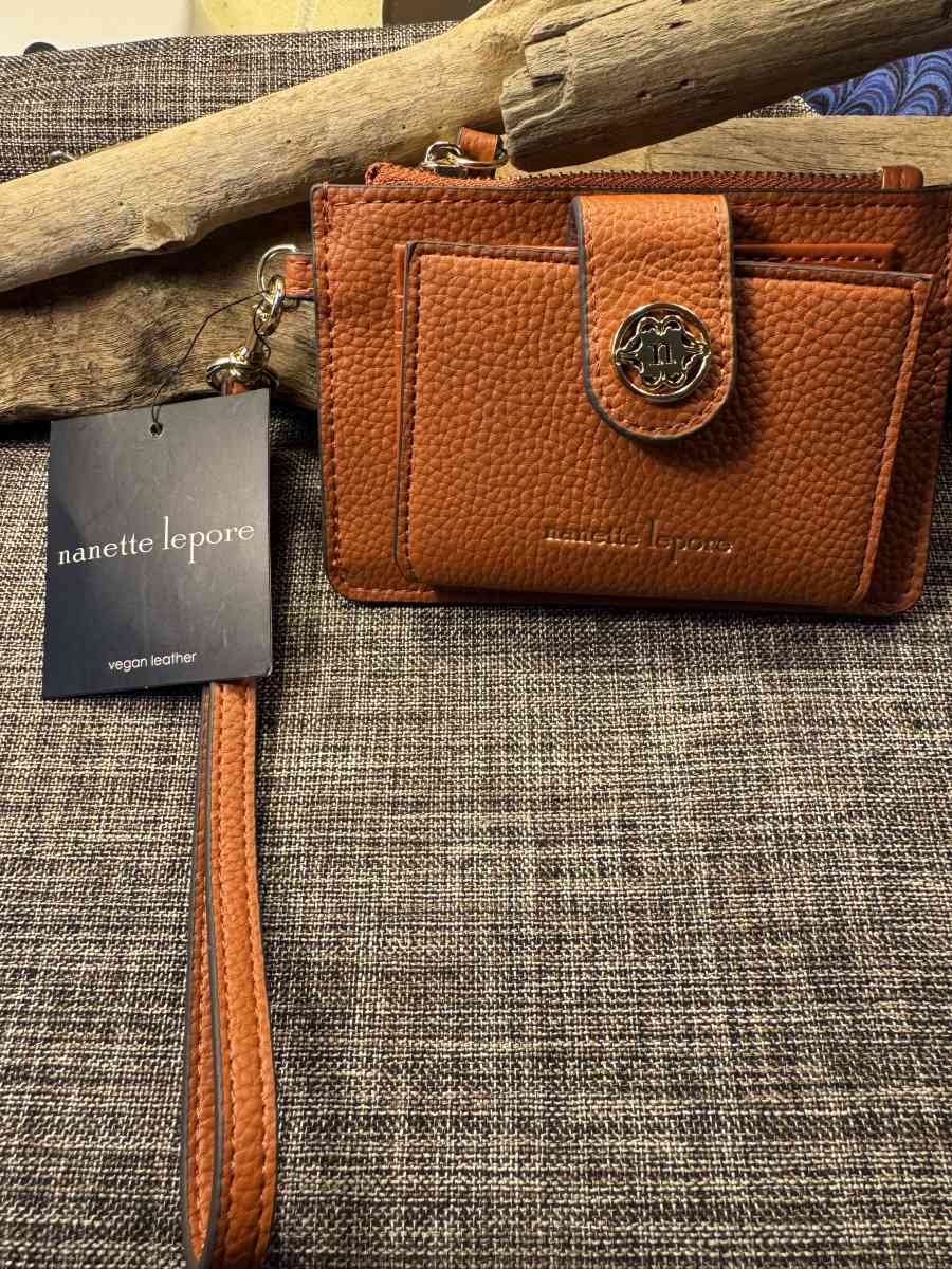 2010PRTT Nanette Lepore Kerri Pebble Card case with Wrist St