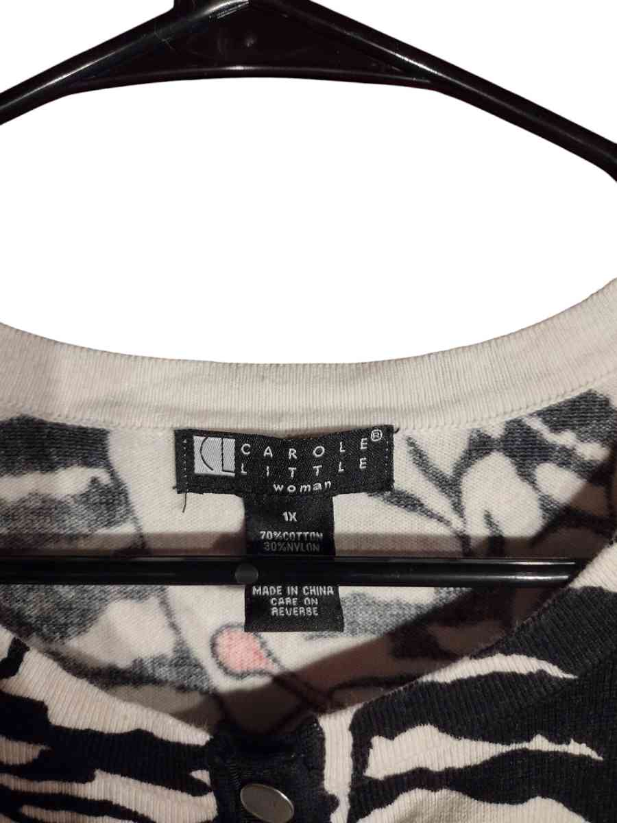 Carole little black and white flower design jacket size 1x - Saint Louis, Missouri - FleaMarketBay