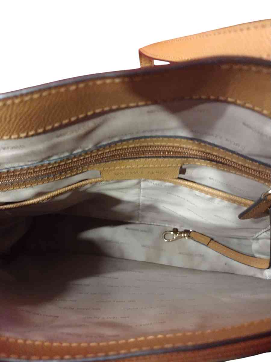tan Michael kors purse - Saint Louis, Missouri