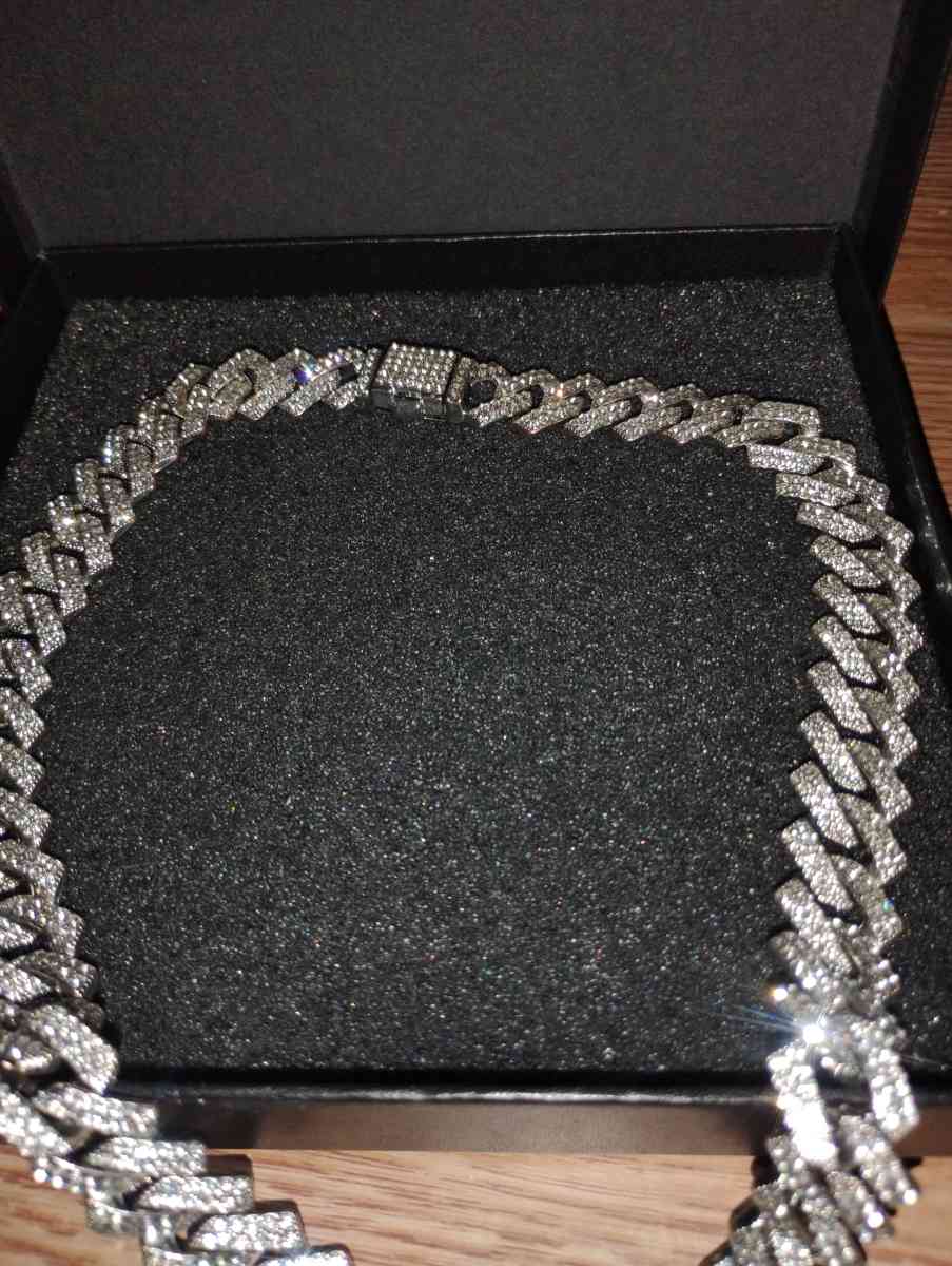 new costume jewelry - Saint Joseph, Missouri - FleaMarketBay