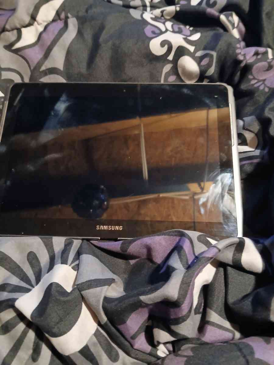 tablet and ps4 - Canal Fulton, Ohio - FleaMarketBay