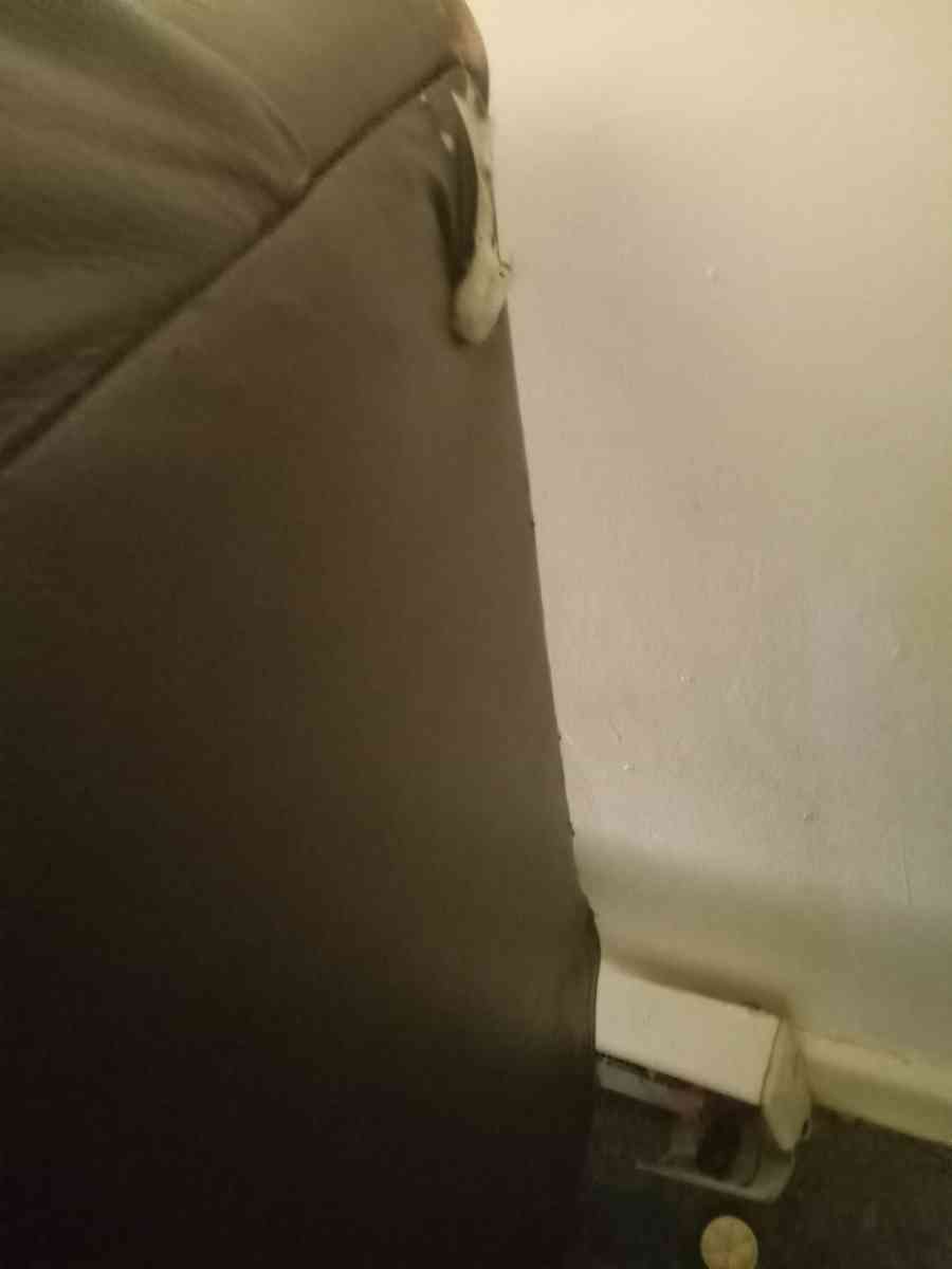 Brown leather recliner - Hampton, Virginia - FleaMarketBay