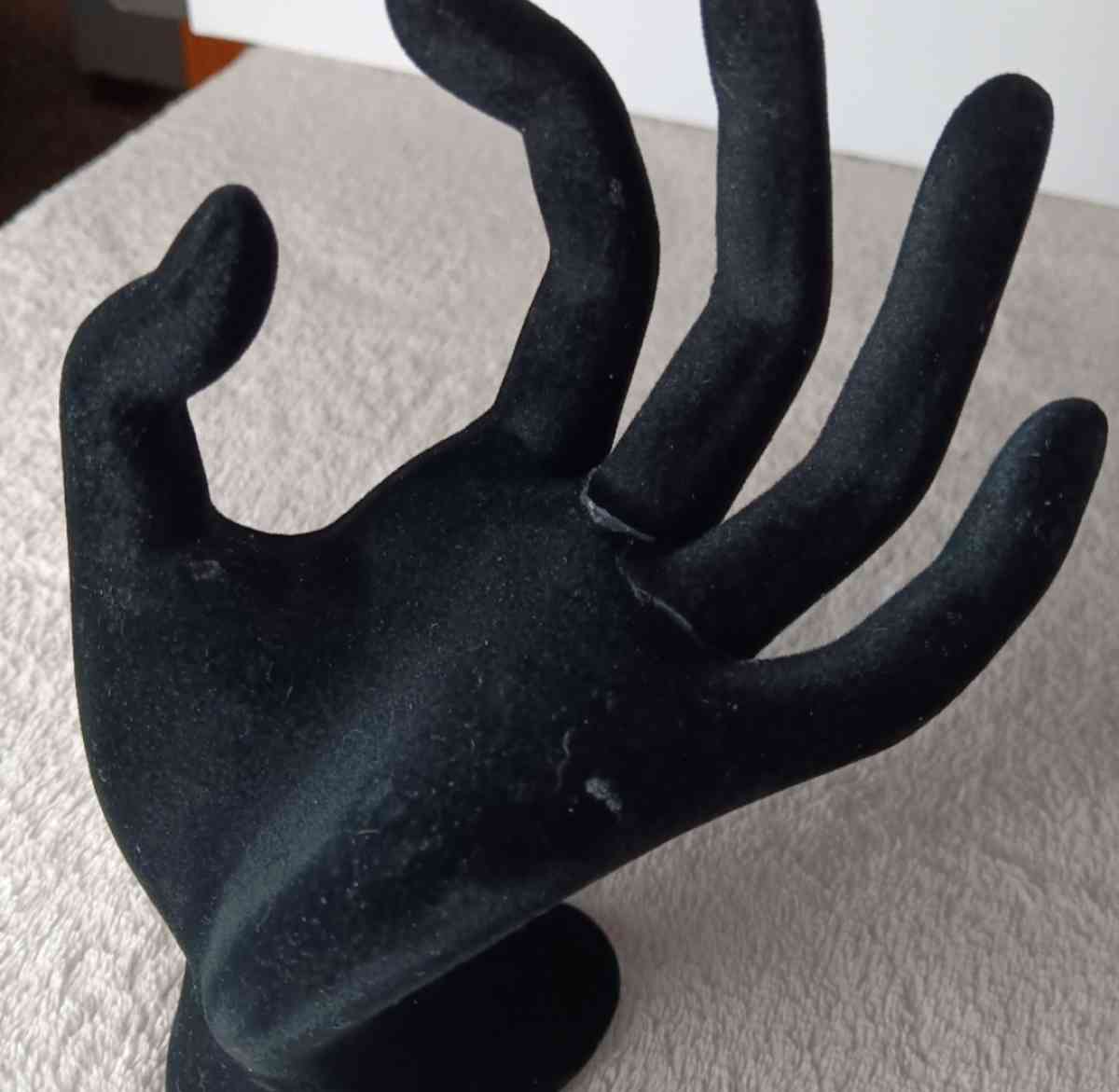 Black Ring Display - Nashville, Arkansas - FleaMarketBay
