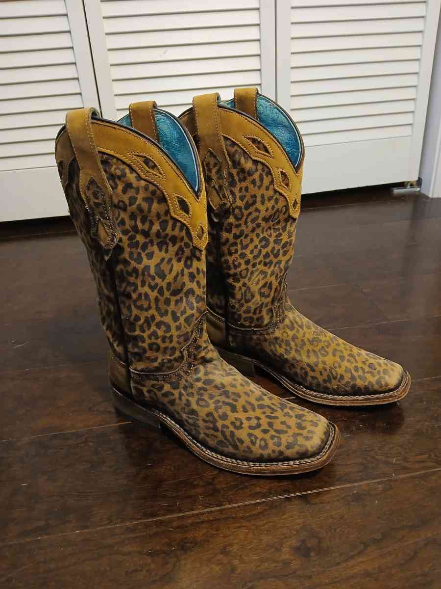 Corral handcrafted boots for men size 6 point 5 and women 8