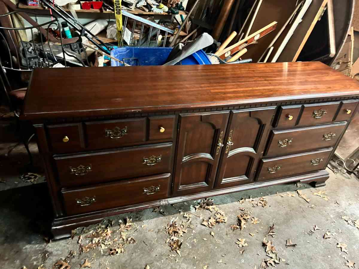 dresser - Memphis, Tennessee - FleaMarketBay