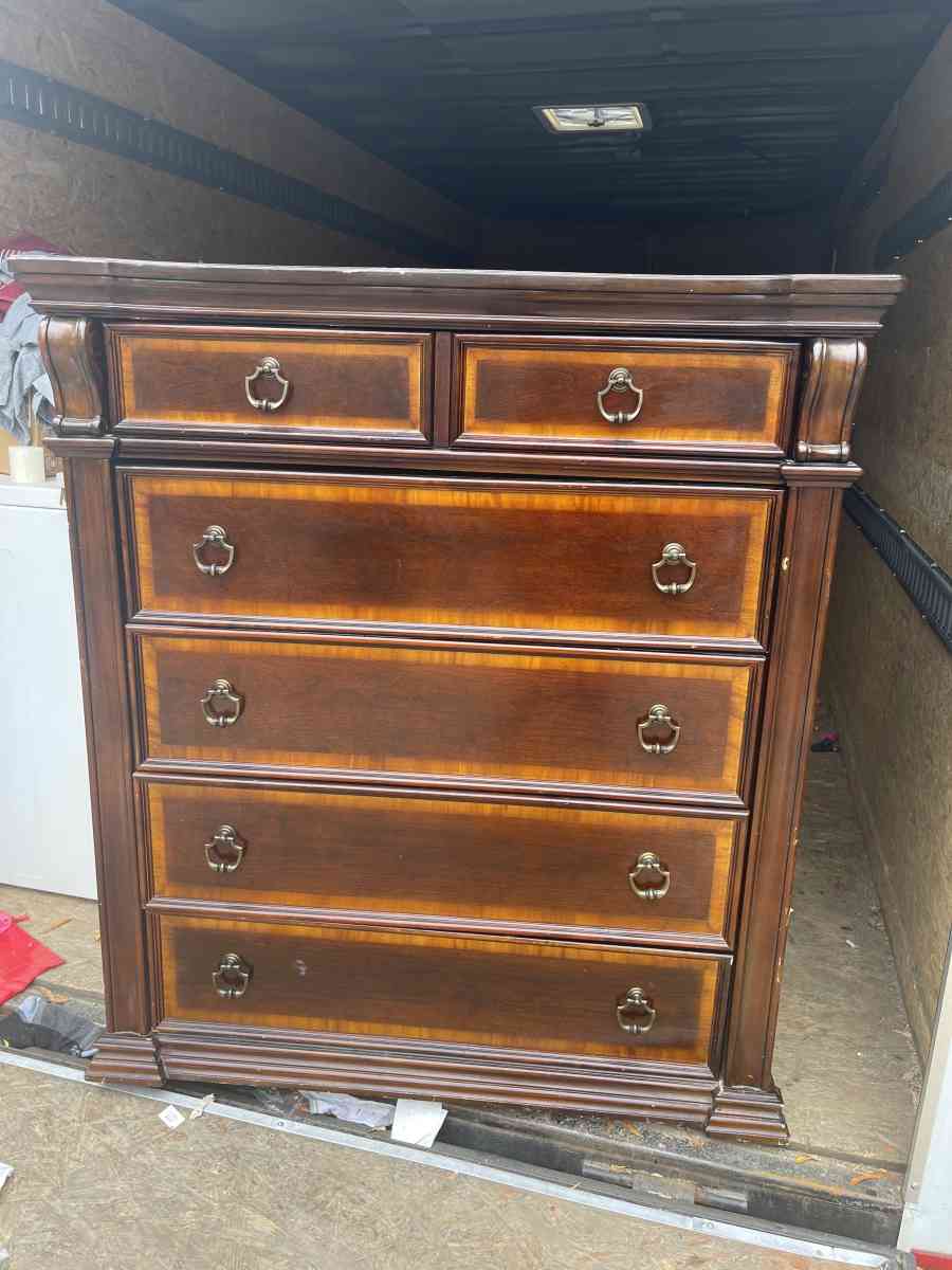 bed room furniture - Fayetteville, North Carolina - FleaMarketBay