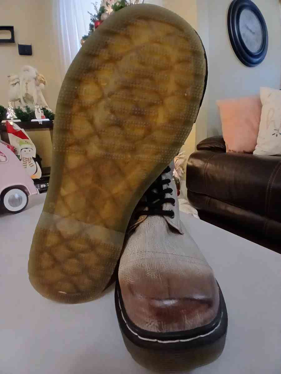 Brown boots for women size 8 point 5 - Indianapolis, Indiana - FleaMarketBay