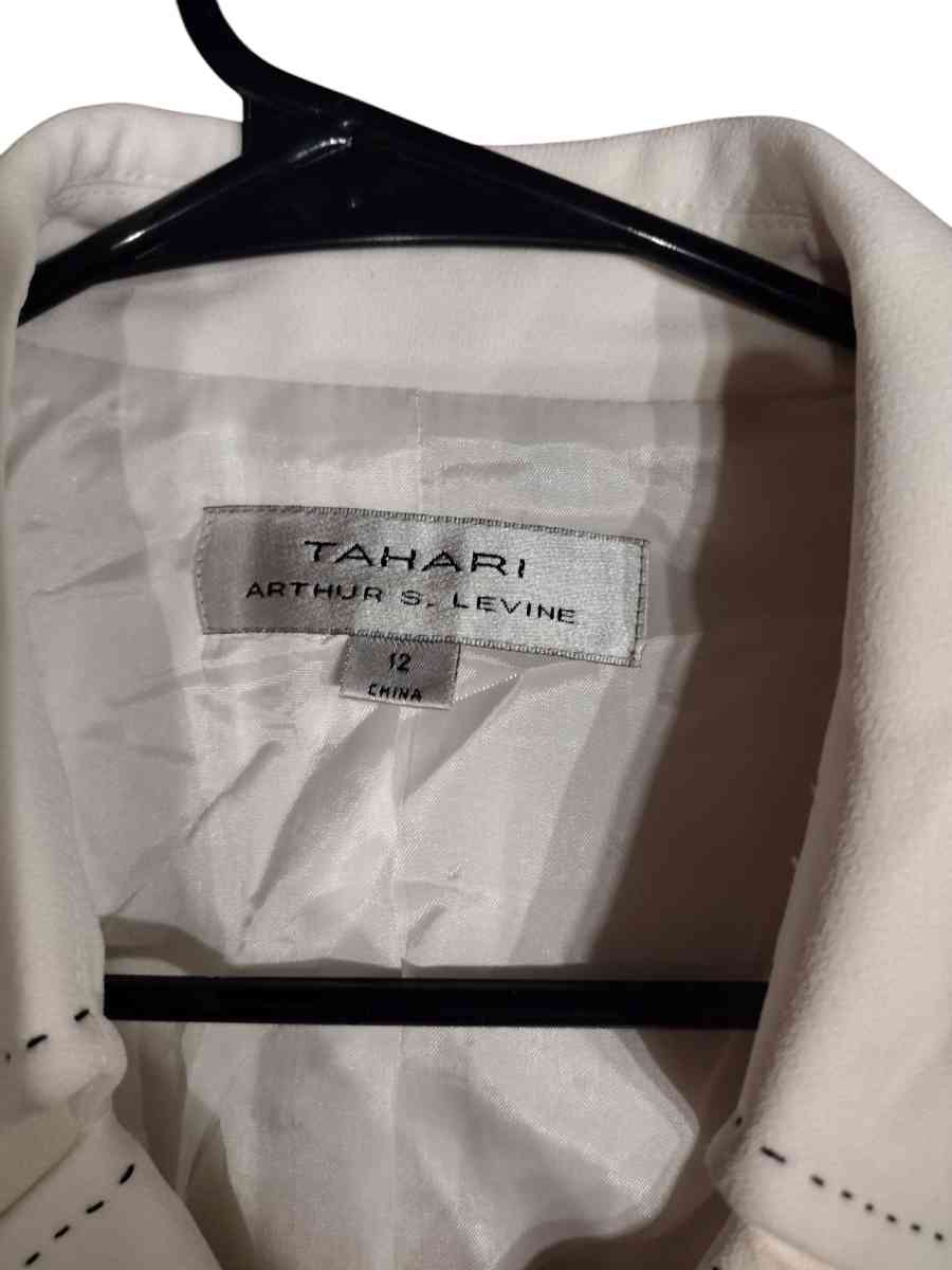 white tahari suit jacket - Saint Louis, Missouri - FleaMarketBay
