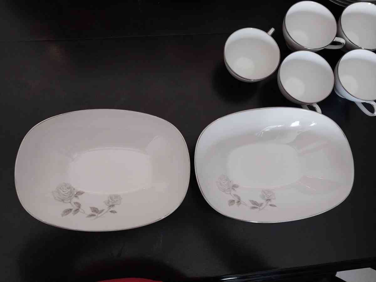 Noritake china Dinner set - Marengo, Iowa - FleaMarketBay